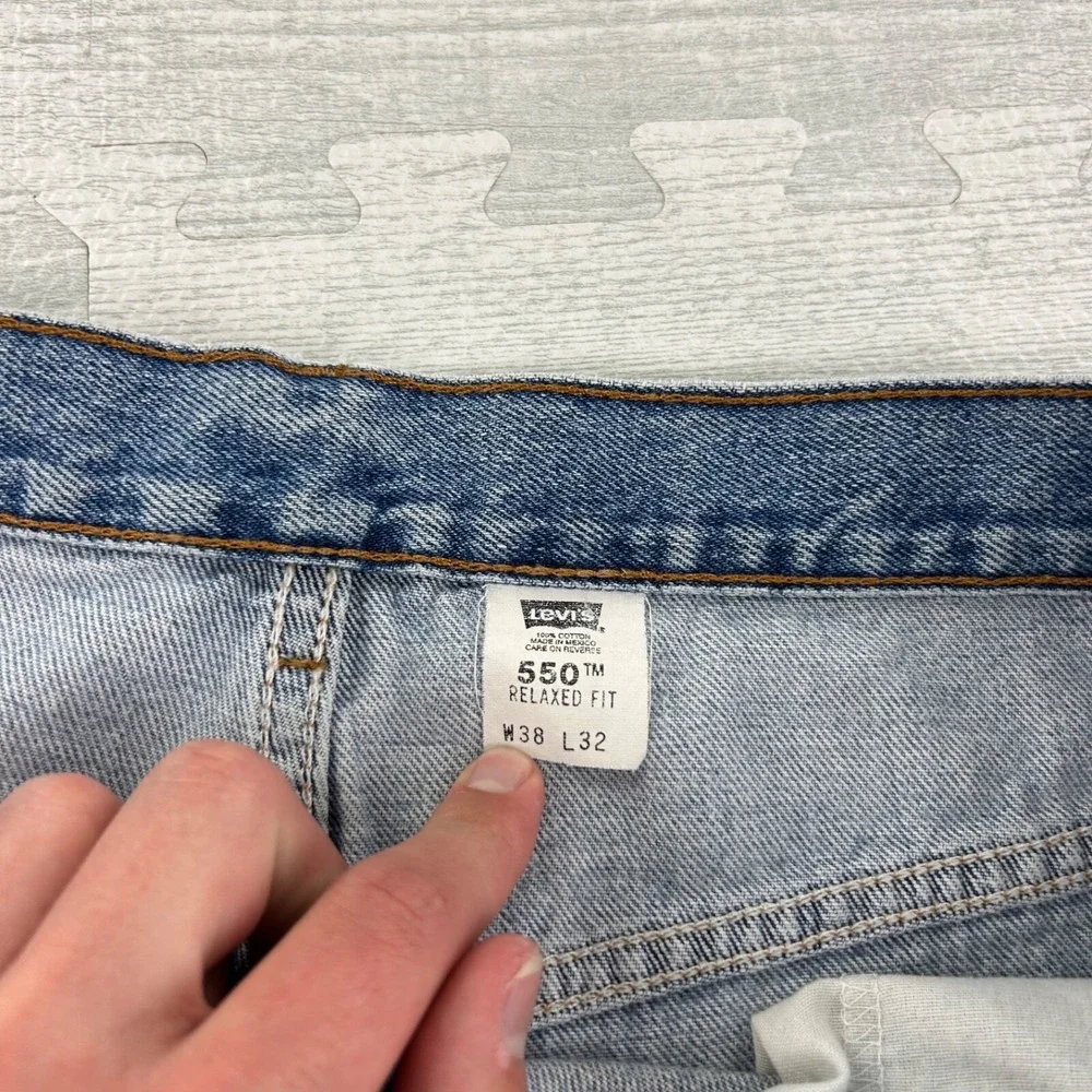 Vintage 90s Levis 550 Jeans Size 38x32 Blue Light Wash Denim Relaxed‎ Fit